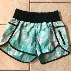 Lululemon Tracker Shorts EUC